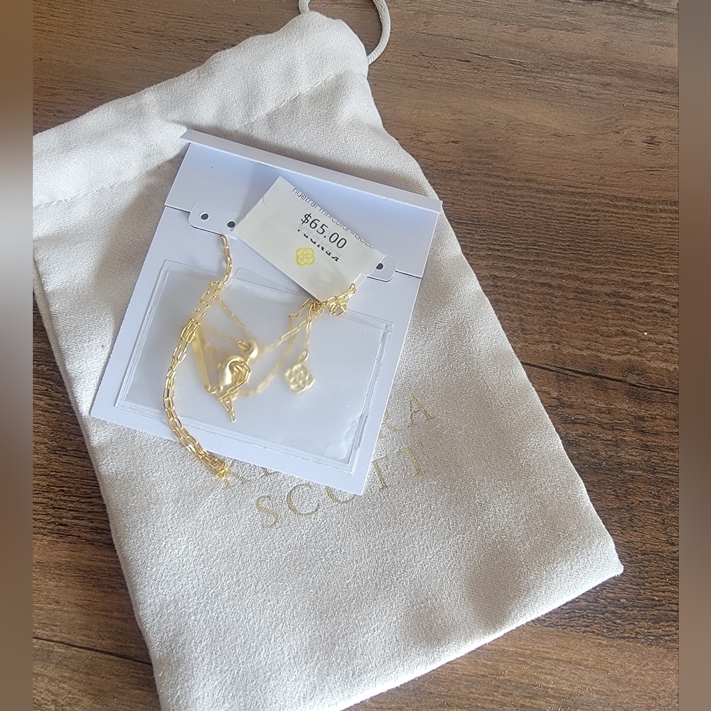 Kendra Scott Tatum Short Pendant Necklace | Gold - Picture 5 of 5